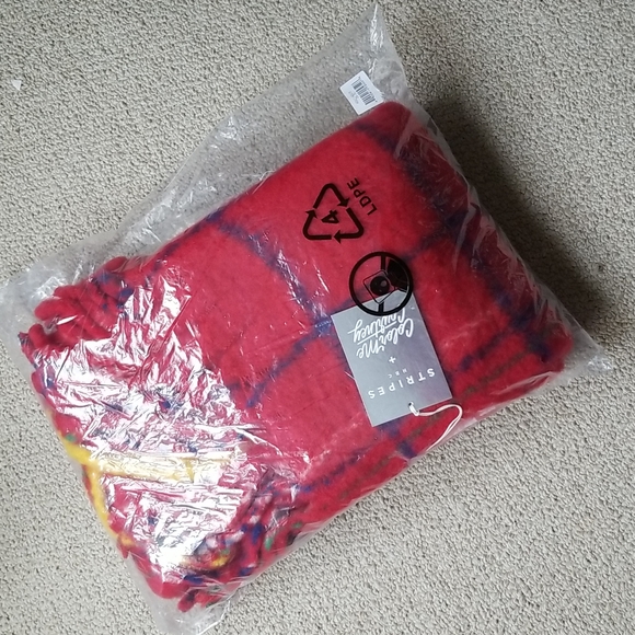 Hudson's Bay Scarf - Picture 4 of 7